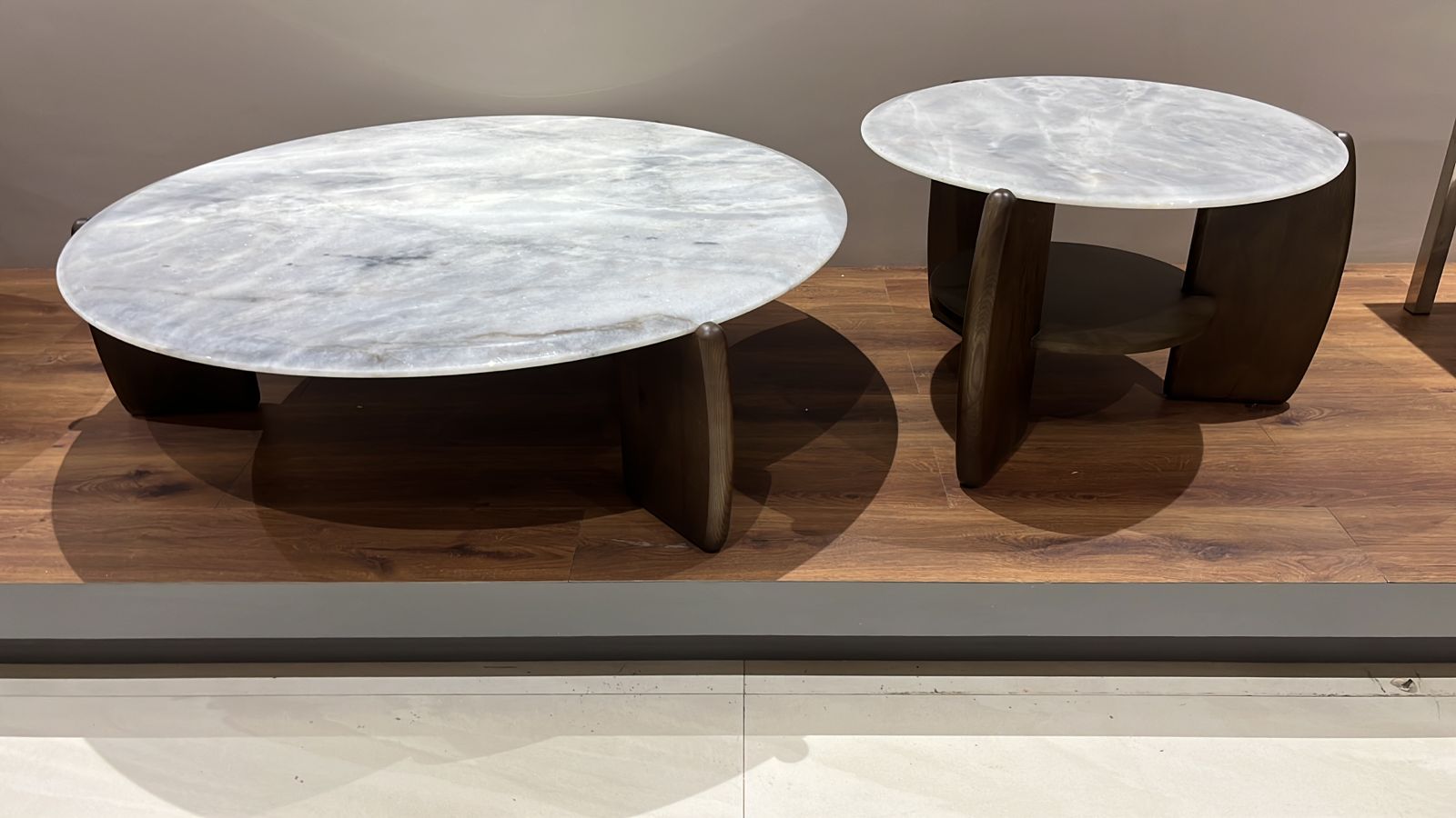 ESPINHO Round Coffee Table, Set of Coffee Tables for Living Room, Circle Coffe Table, Modern Center Tea Table Marble Top Wooden base Accent